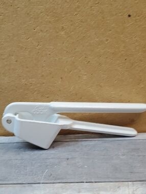 Good Cook White Metal Garlic Press